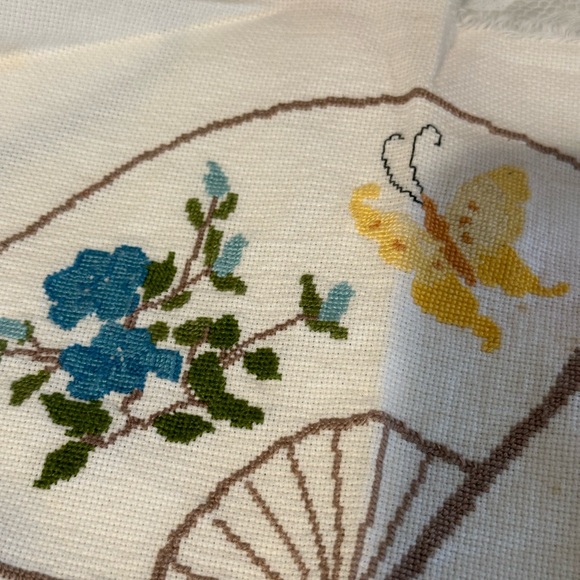 Linens Table Runner Lot of Cross Stitch Flower Basket needlepoint Bird misc 10++ - Picture 5 of 11